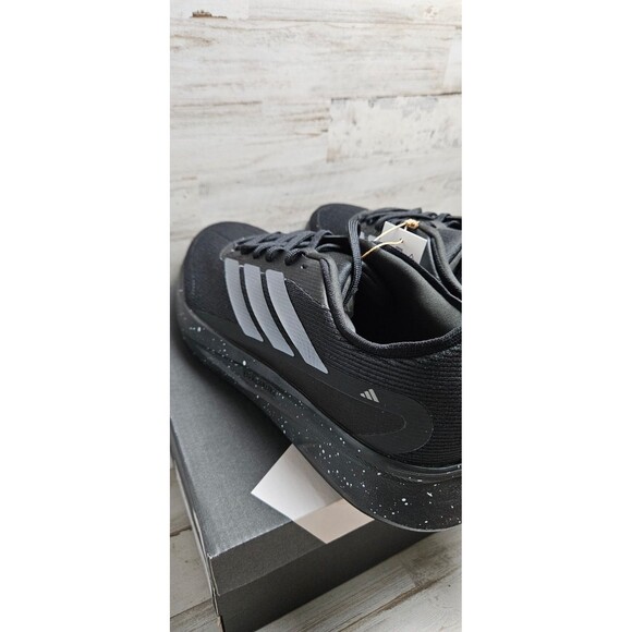 Athletic_Shoes